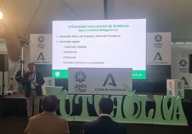 José Manuel Castro persenta la oderta de la UNIA centrada en el sector agroalimentario.- UNIA