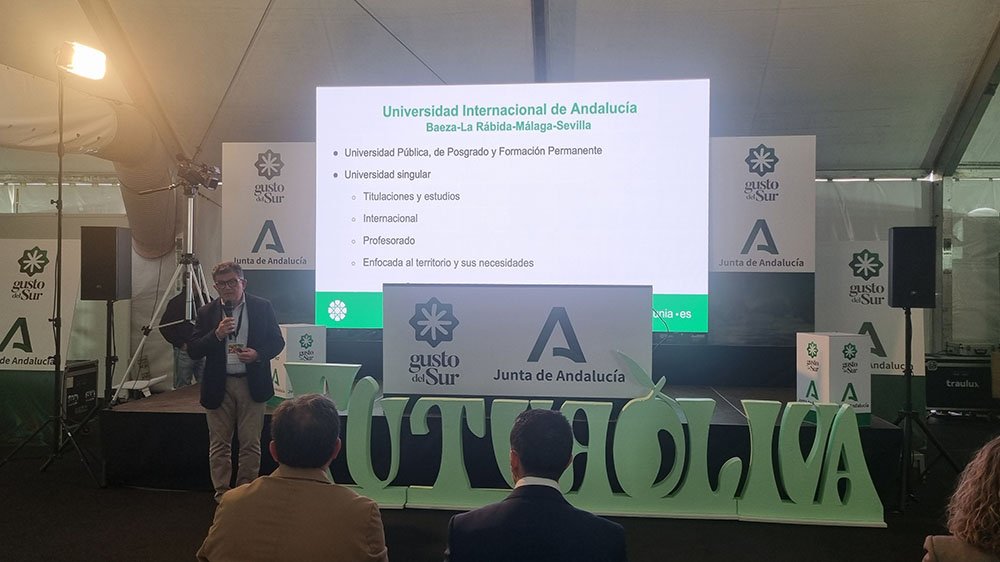 José Manuel Castro persenta la oderta de la UNIA centrada en el sector agroalimentario.- UNIA