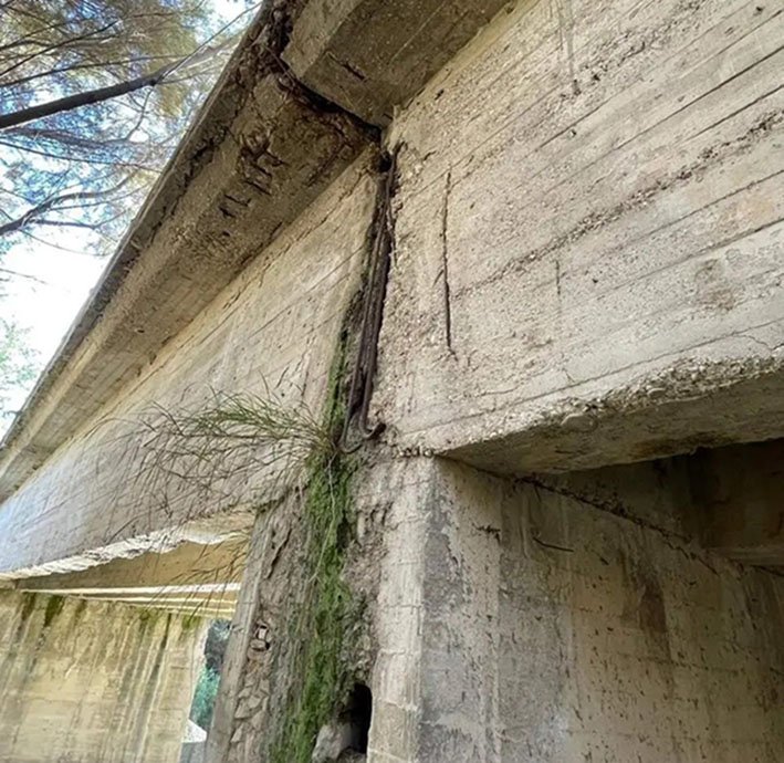Estado del puente sobre la A-401.