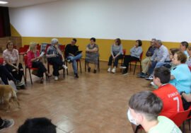 La alcaldesa de Úbeda, Antonia Olivares, ha mantenido un encuentro vecinal en la pedanía de Donadío.