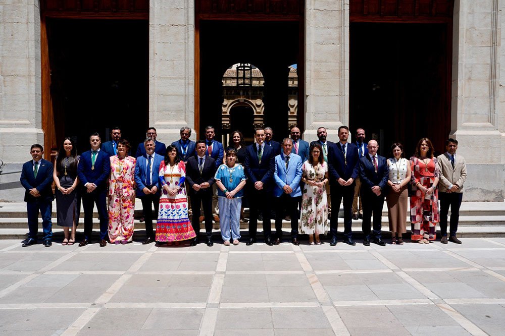 Foto de familia de la nueva Corporación Provincial.