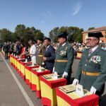 El vicepresidente segundo de la Diputación, Javier Perales (3d), en la entrega de despacho. a la 130º promoción de acceso a la escala de cabos y guardias.