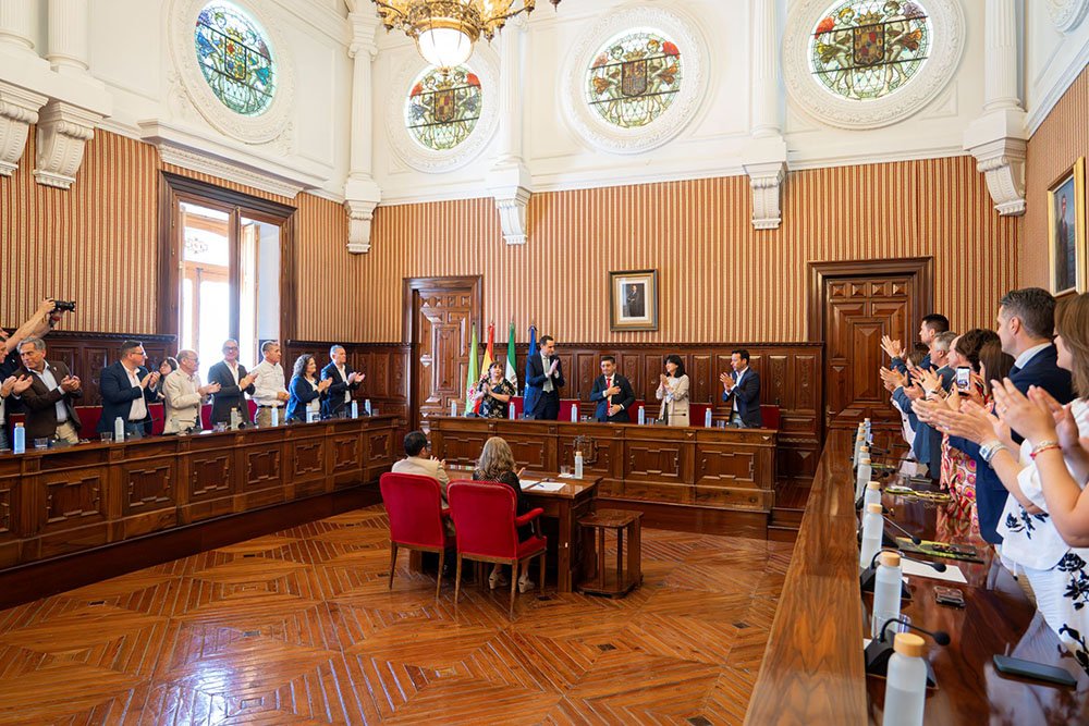 Final de este pleno en el que Reyes ha presentado su renuncia como presidente de la Diputación.
