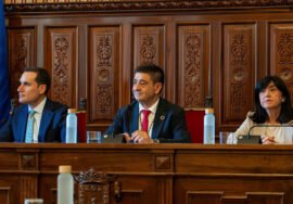 Juan Latorre, Paco Reyes y Francisca Medina, en esta sesión plenaria.