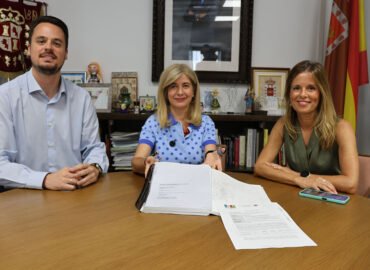 Anuncio de licitación del Mercado de Abastos.