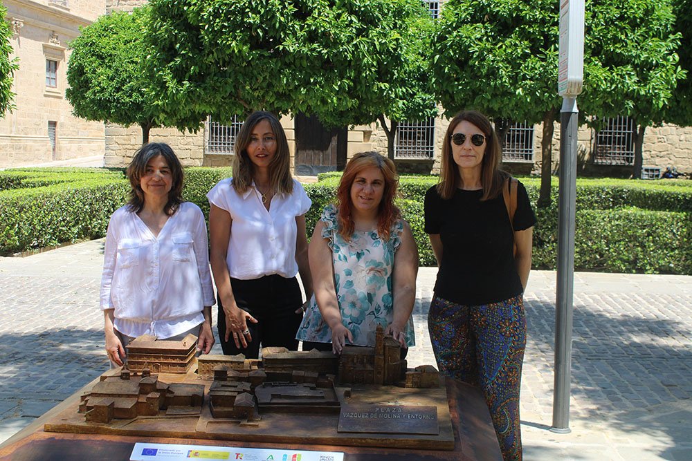 Una maqueta táctil acerca el patrimonio de Úbeda a personas con discapacidad visual