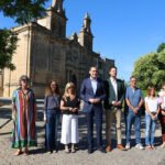 El presidente de la Diputación junto a la alcaldesa de Úbeda, el diputado de Promoción y Turismo y miembros del equipo de Gobierno ubetense