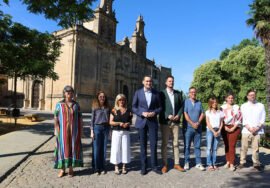 El presidente de la Diputación junto a la alcaldesa de Úbeda, el diputado de Promoción y Turismo y miembros del equipo de Gobierno ubetense