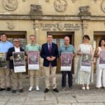 Foto de familia de autoridades participantes en este acto de presentación.