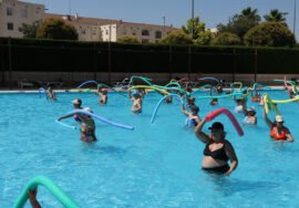 Una de las actividades celebradas en la piscina municipal.