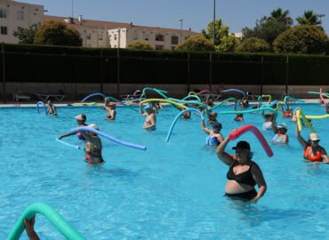 Una de las actividades celebradas en la piscina municipal.