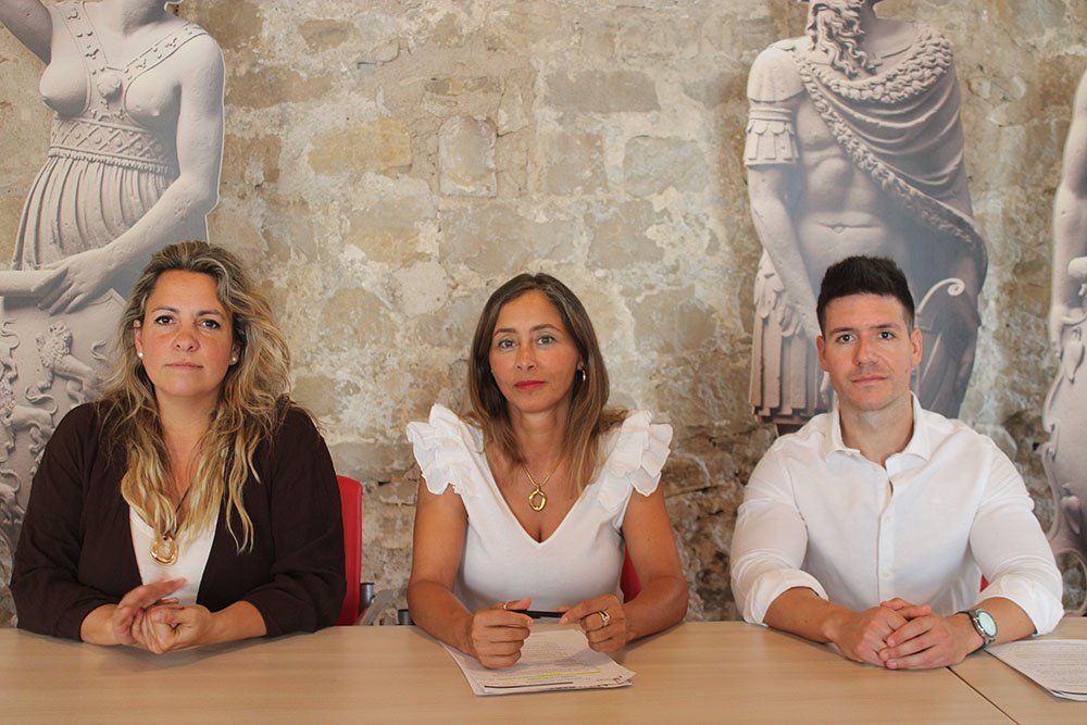 Presentación de 'Las Noches del Patrimonio' con los concejales Elena Rodríguez (centro), José Miguel Gámez, y Natalia Pérez.
