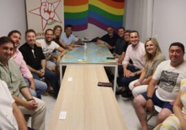 El secretario general del PSOE de Jaén, Juan Latorre, en la reunión con el PSOE de Baeza.