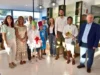Francisco Javier Lozano, tercero por la derecha, junto a miembros del jurado de este concurso, patrocinadores y los tres finalistas