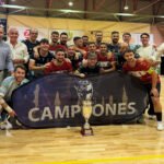 Autoridades junto a los campeones de esta nueva edición de la Copa Presidente de la Diputación de fútbol sala