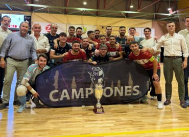 Autoridades junto a los campeones de esta nueva edición de la Copa Presidente de la Diputación de fútbol sala