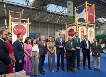 La concejala de Cultura y Turismo del Ayuntamiento de Úbeda, Elena Rodríguez, ha estado presente en el acto de inauguración.