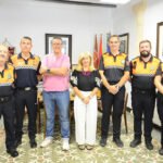 La alcaldesa de Úbeda, Antonia Olivares, y el concejal de festejos, Jerónimo García, reciben al pregonero de la Feria de San Miguel.