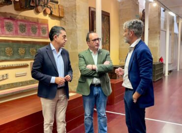 Pedro Cabrera, José Ayala e Ignacio Montoro en el Museo Ciudad de Baeza.