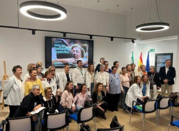 Acto por el Día Mundial contra el Cáncer de Mama en el Hospital San Juan de Úbeda.