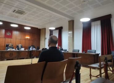 El profesor acusado de abusar de dos alumnos de un IES de Úbeda durante la vista preliminar celebrada en la Audiencia de Jaén EUROPA PRESS