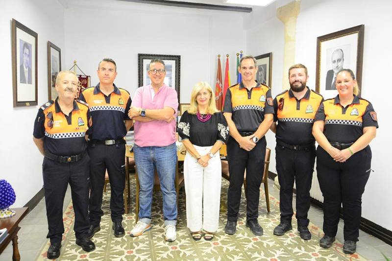 La alcaldesa de Úbeda, Antonia Olivares, ha recibido a Protección Civil, pregonero de la Feria de San Miguel 2026