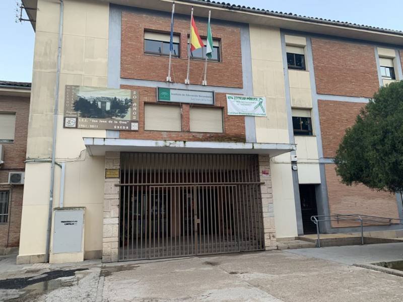 La supresión de una línea de Bachillerato en el IES San Juan de la Cruz de Úbeda deja 30 familias en la incertidunbre a dos días del inicio